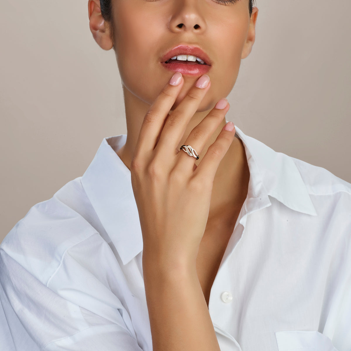 925 zilveren ring met fonkelende zirkonia stenen close-up voor vrouwen - City Juwelier