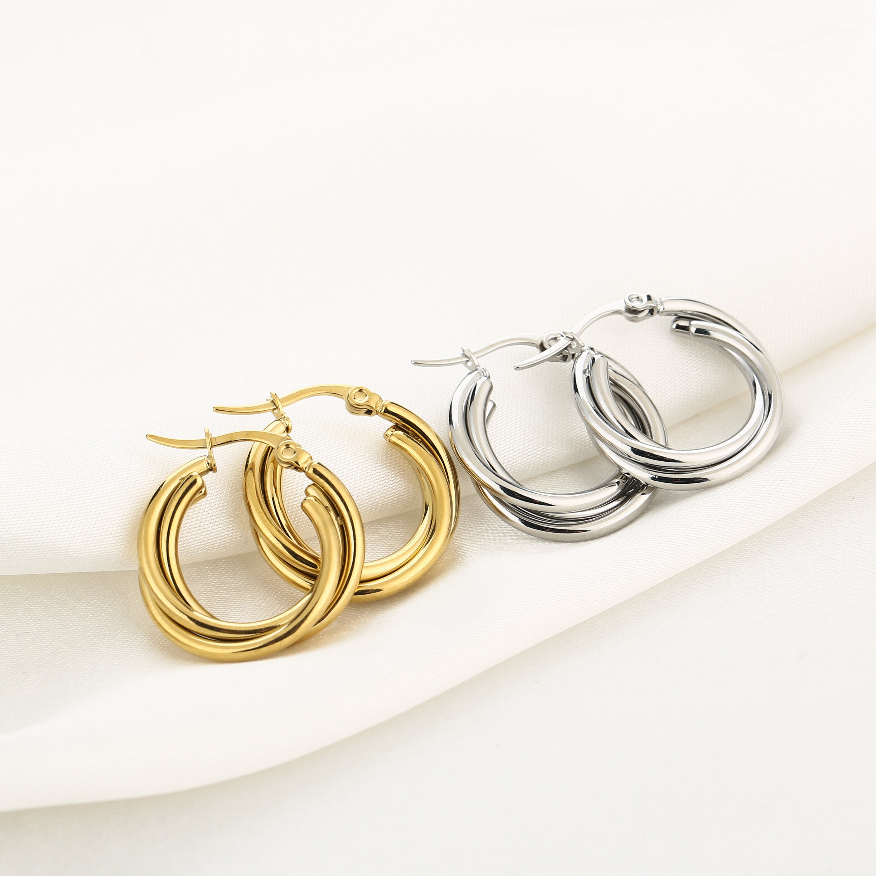Liora - Twisted Hoops Oorbellen Zilver - Stainless Steel