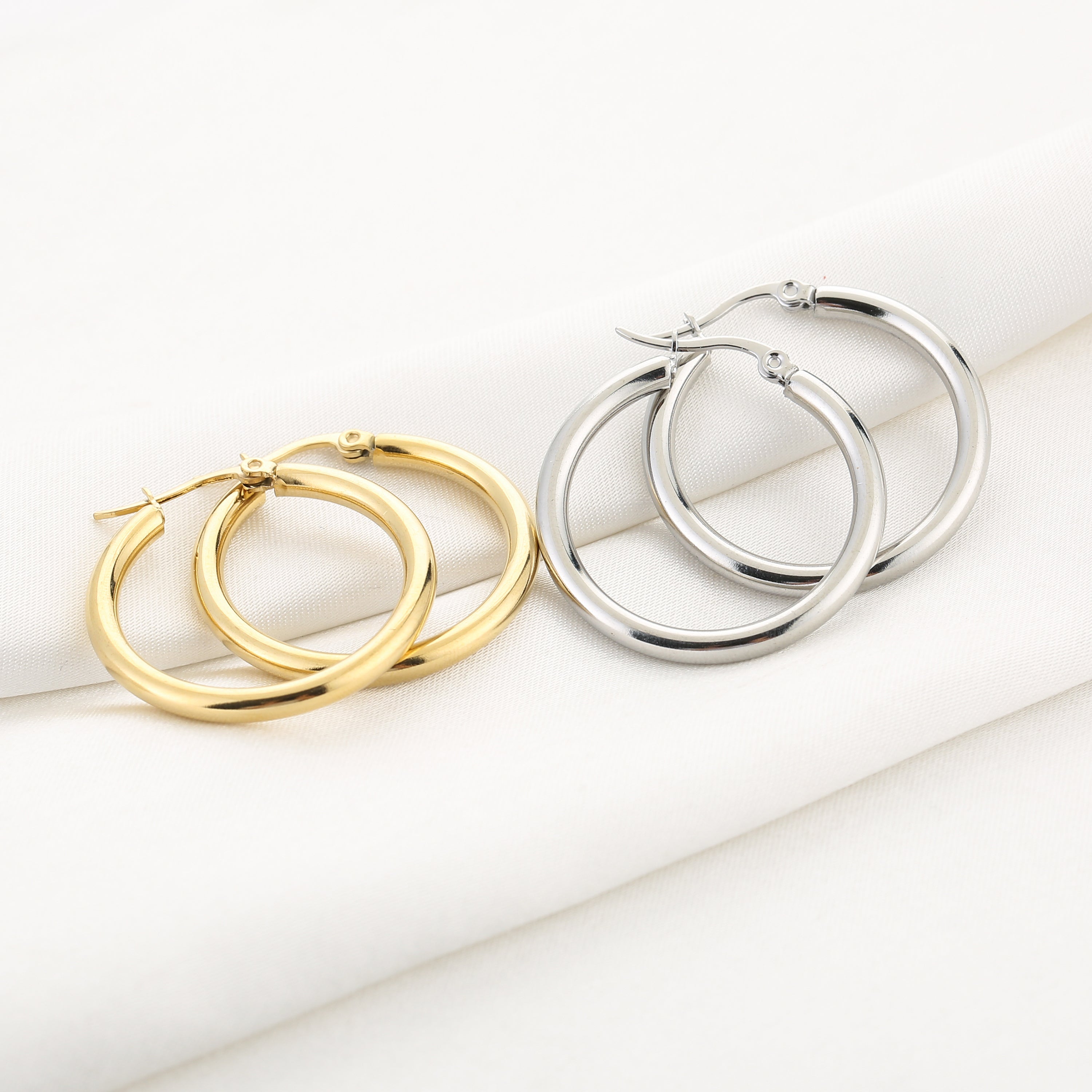 Aureon – Minimalistische Zilveren Hoops – Stainless Steel