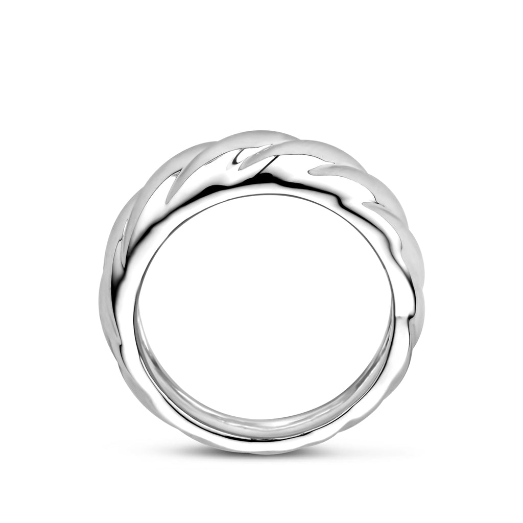 Brede gerhodineerde zilveren ring gedragen aan vinger - City Juwelier