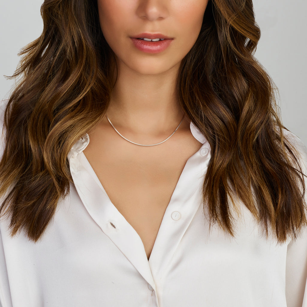 Close-up detail slangschakel ketting 1,5mm zilverkleurig - City Juwelier