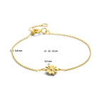 Close-up detail van bloemmotief op gouden kinderarmband 14K - City Juwelier