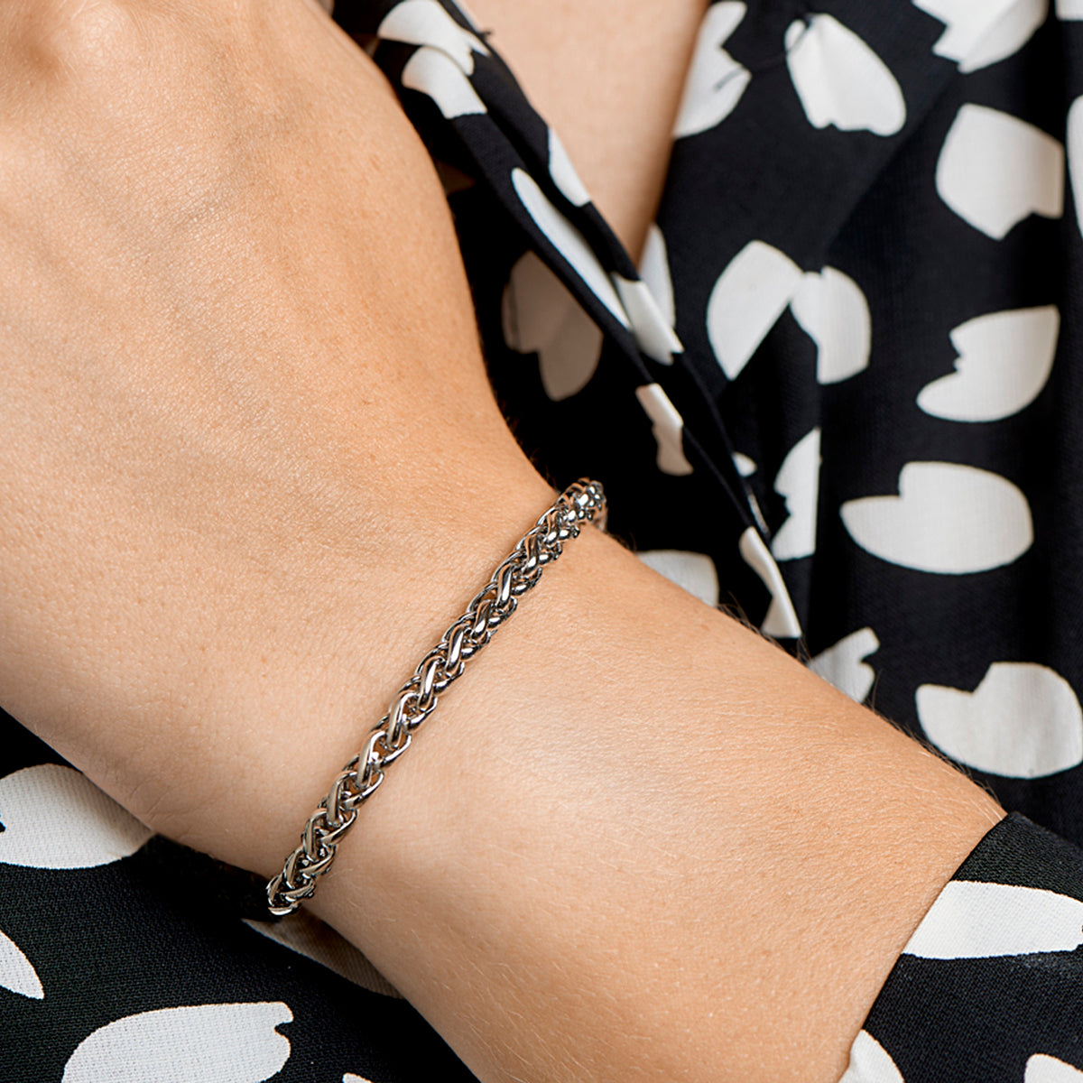 Close-up detail van vossestaart schakel armband in zilverkleurig staal - City Juwelier