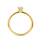 Close-up diamant solitair op gouden damesring Radiara - City Juwelier