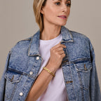 Close-up gouden armband met karabijnsluiting detail - City Juwelier