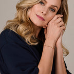 Close-up van 14K geelgouden armband met zoetwaterparels - City Juwelier