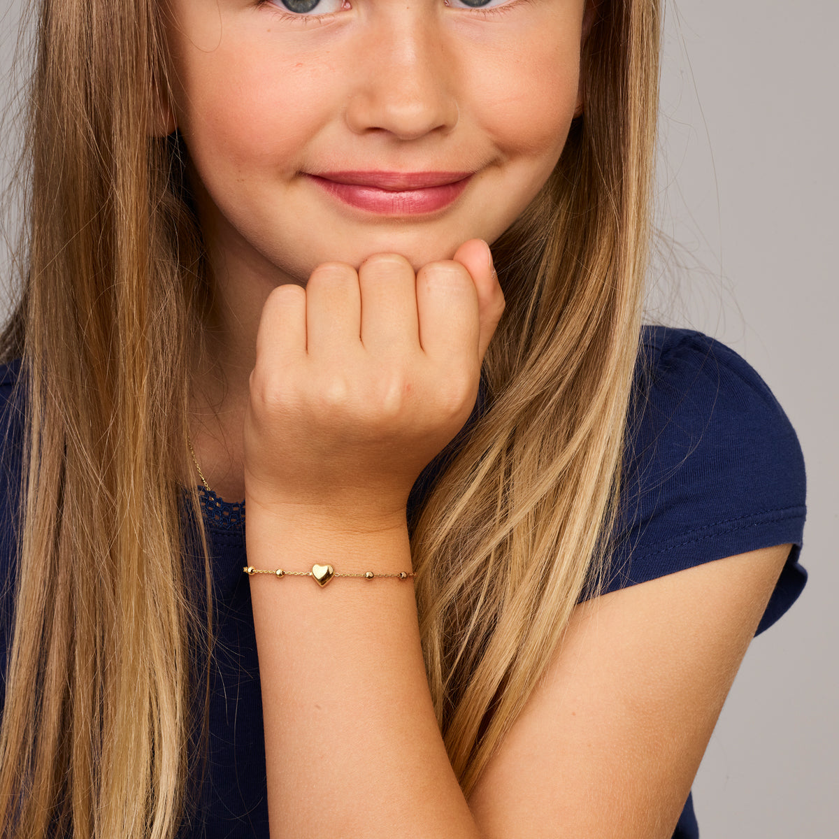 Close-up van 14K gouden armband met hartje voor kinderen - City Juwelier