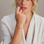 Close-up van de Tennalisse gold plated armband met fonkelende diamanten - City Juwelier