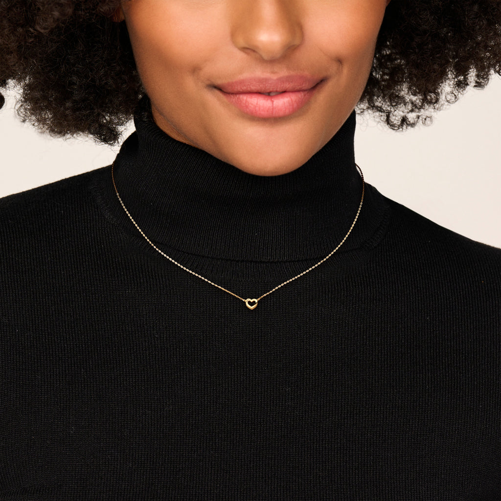 Close-up van gouden hart ketting dames 9K geelgoud detail - City Juwelier