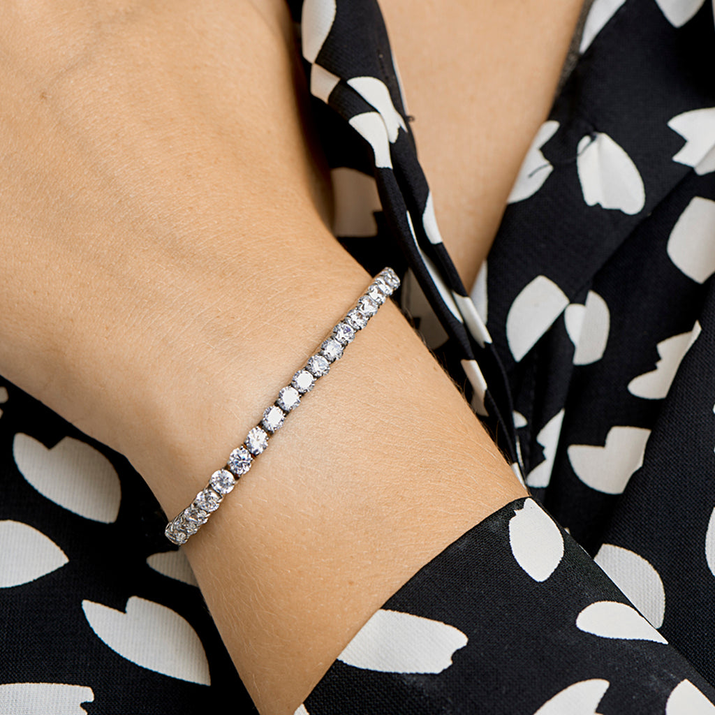Close-up van tennis armband met schitterende zirkonia stenen - City Juwelier