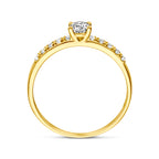 Close-up van zirkonia steen in gouden ring 14K geelgoud - City Juwelier