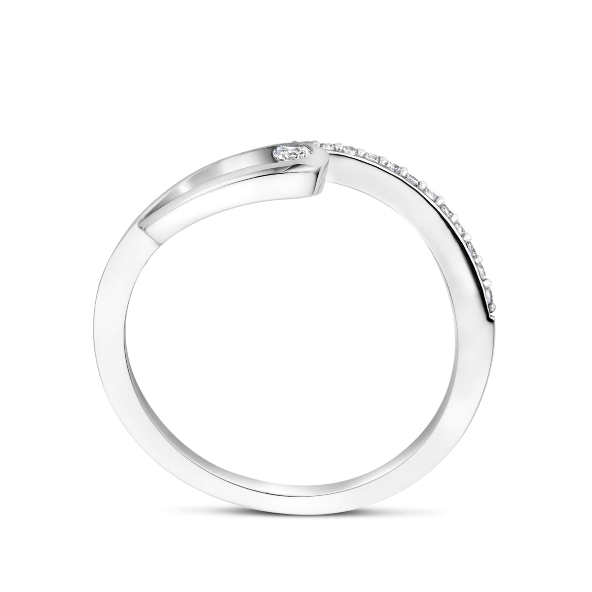 Detail van 5mm brede zilveren ring bezet met zirkonia steentjes - City Juwelier