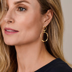 Detail van Aurelia gouden oorbellen met gedraaid design - City Juwelier