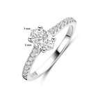 Detail van ovale zirkonia steen in zilveren ring - City Juwelier