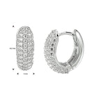 Detail van zirkonia vlak op zilveren klapoorbellen - City Juwelier