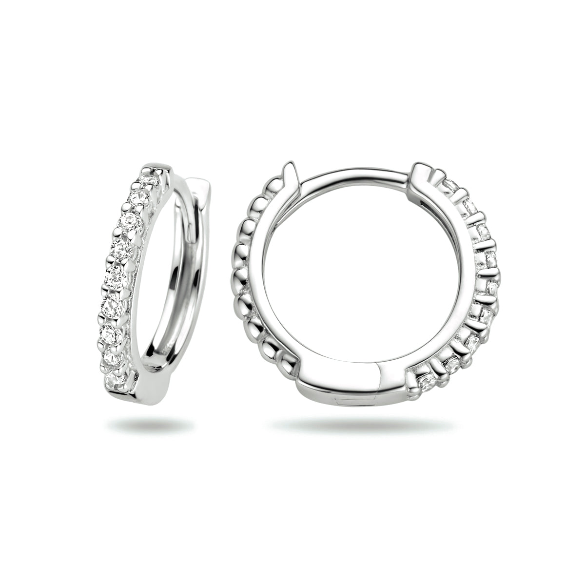 Detail zilveren klapoorbellen met klapsluiting en zirkonia - City Juwelier