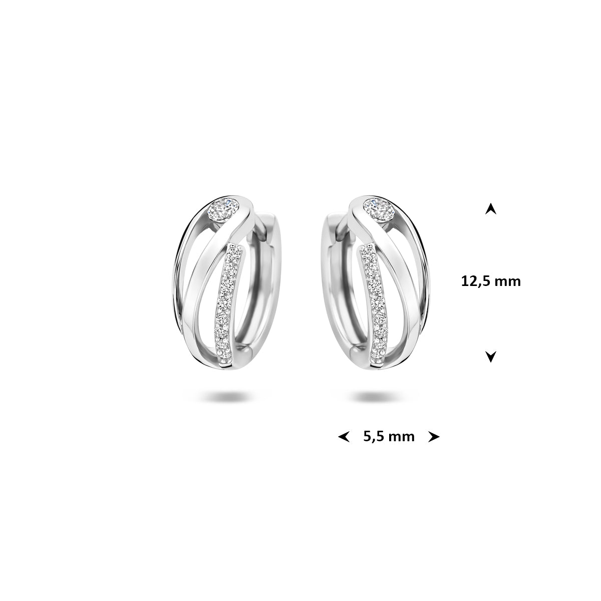 Detail zirkonia steentjes in zilveren klapoorringen voor vrouwen - City Juwelier