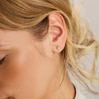 Geelgouden diamanten oorknoppen close-up van de schitterende steen voor vrouwen - City Juwelier