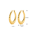 Gouden creolen voor vrouwen op witte achtergrond - City Juwelier