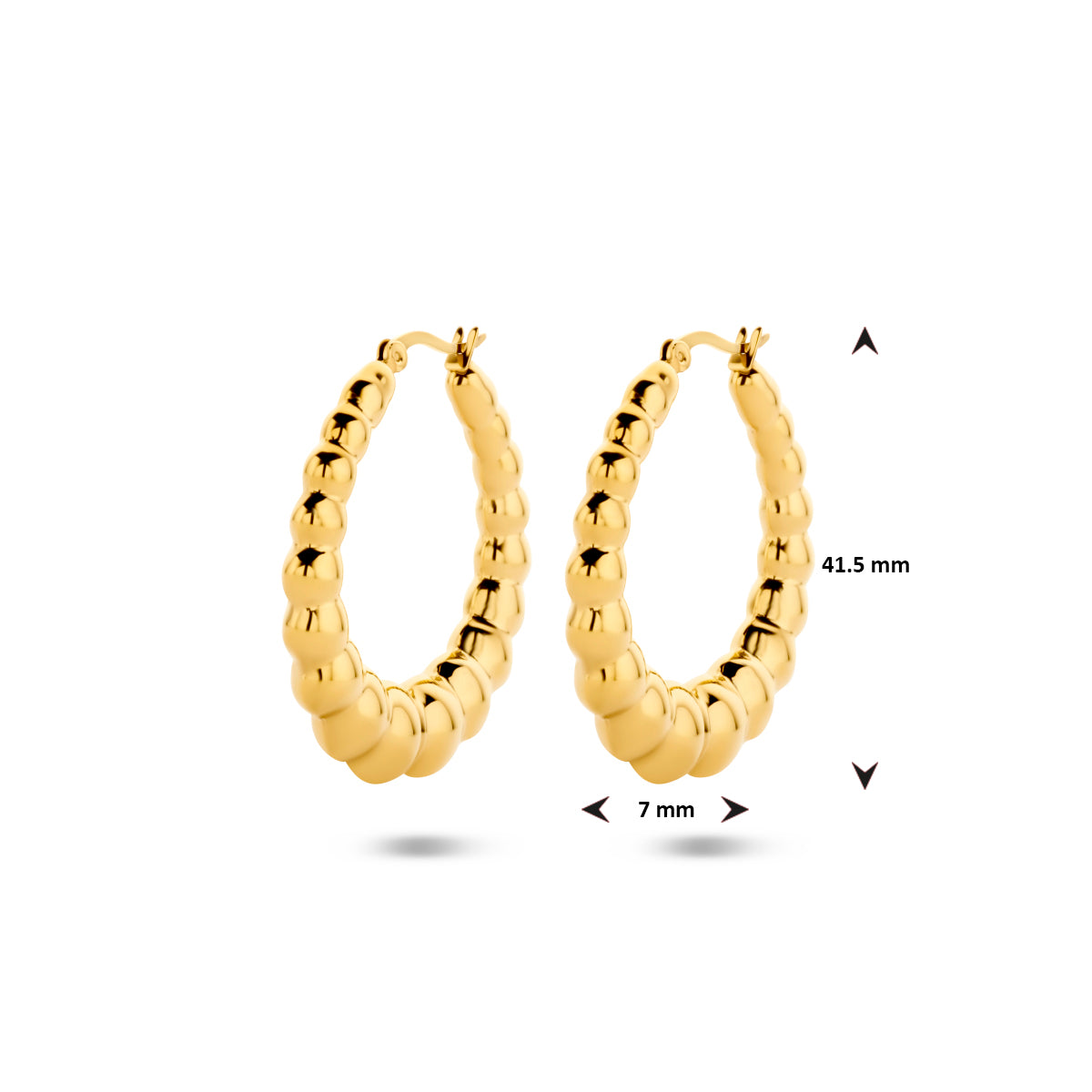 Gouden creolen voor vrouwen op witte achtergrond - City Juwelier