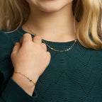 Karabijnsluiting van gouden kinderarmband met hartjes - City Juwelier