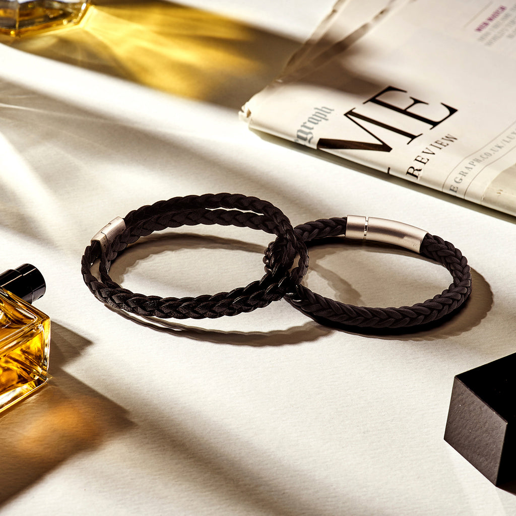 Stoere zwarte leren armband voor mannen vooraanzicht - Cordelino