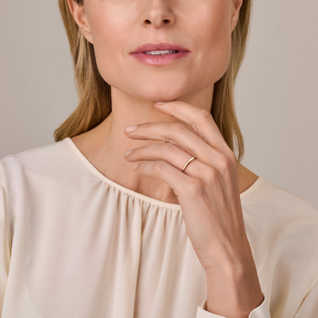 Zijaanzicht gouden dames ring met solitair diamant - City Juwelier