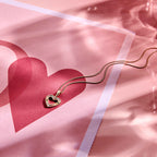 Zijkant gouden hart hanger met elegante afwerking - City Juwelier